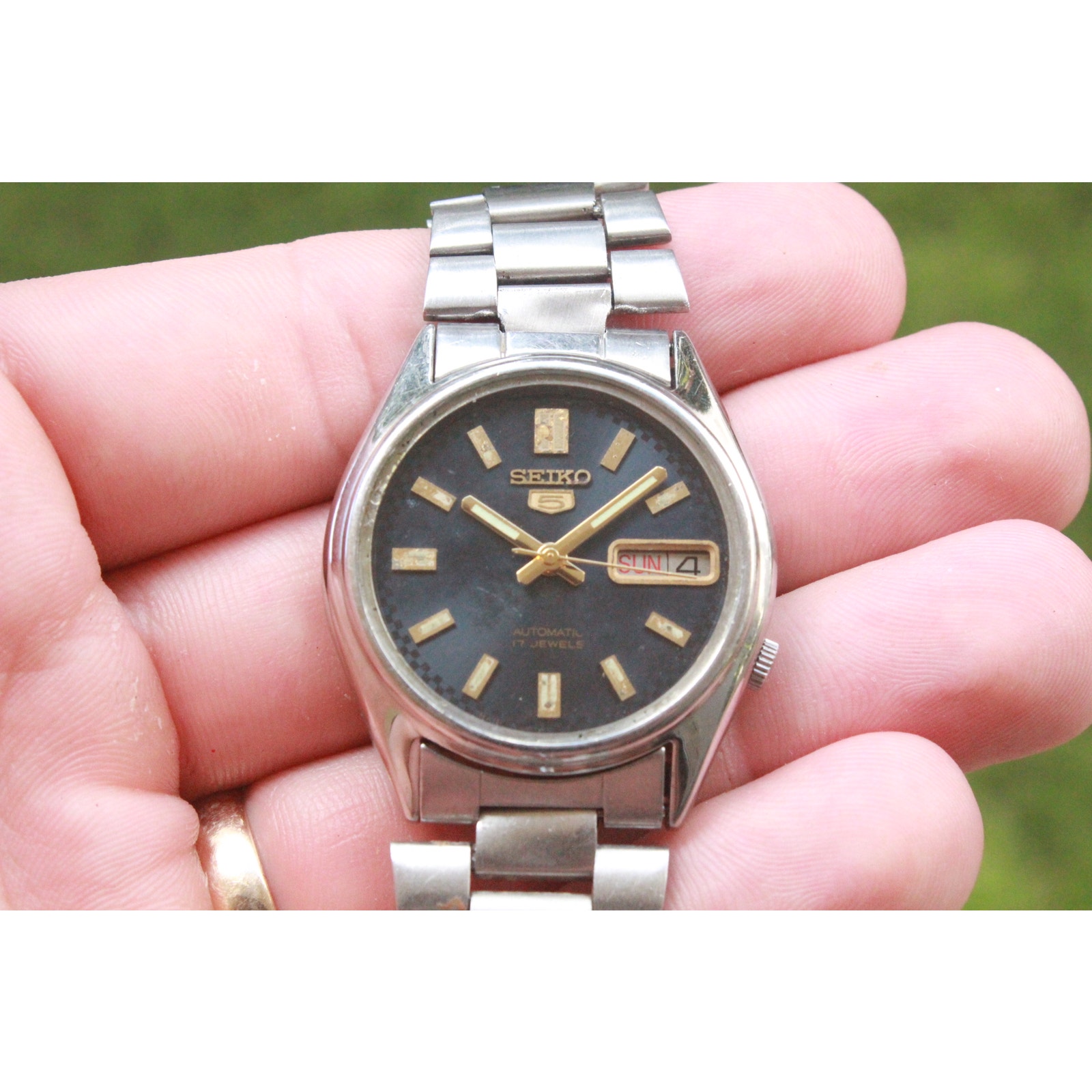 Vintage 1975 Seiko Automatic Mens Silver Watch WDaydate  Blue Accents